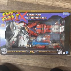 Street fighter ll transformer toy