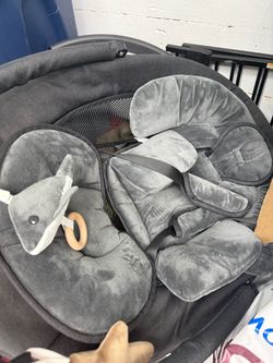 Swaying baby seat barely used