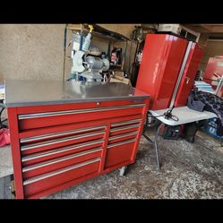 HUSKY TOOL BOX / CABINET / KEYS 