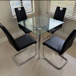 FOR SALE: Dining Set....Ask For Price. Not Free.