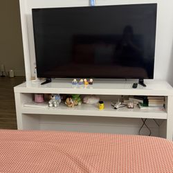 Smart TV 54” available For Sale 