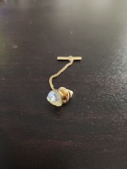 Gold tone crystal style mens metal tie pin