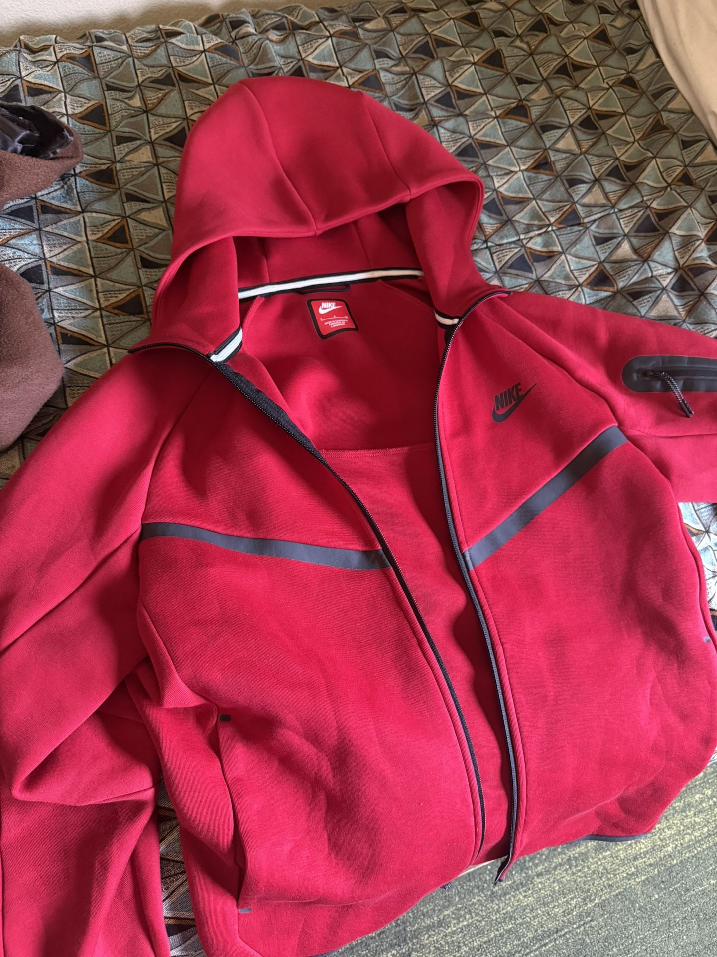 Red nike tech fleece