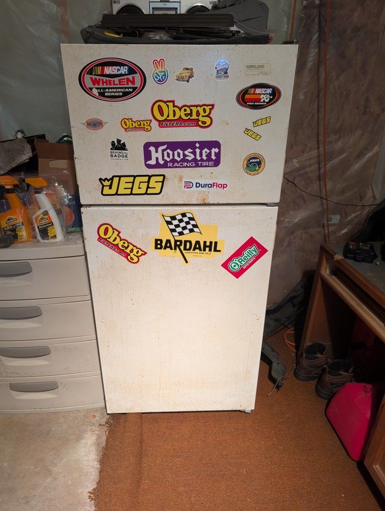 Nice Working Fridge Freezer For Sale 