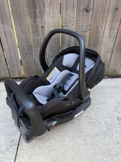 EvenFlo Infant car seat and base