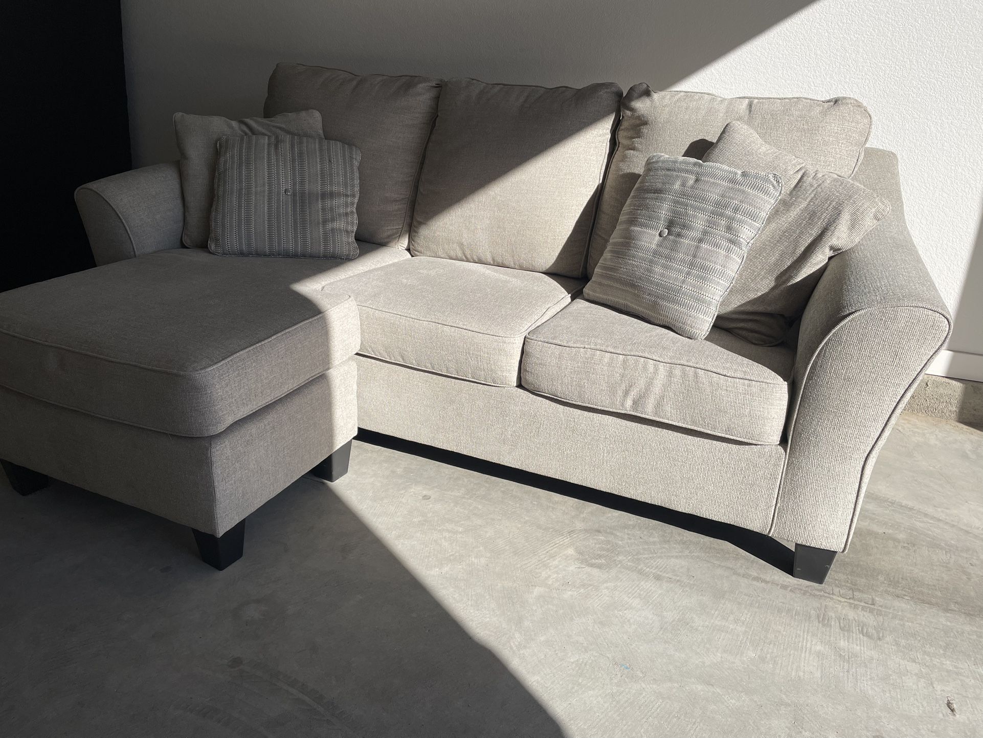 Like New Sectional Sofa Couch With Reversable Chaise