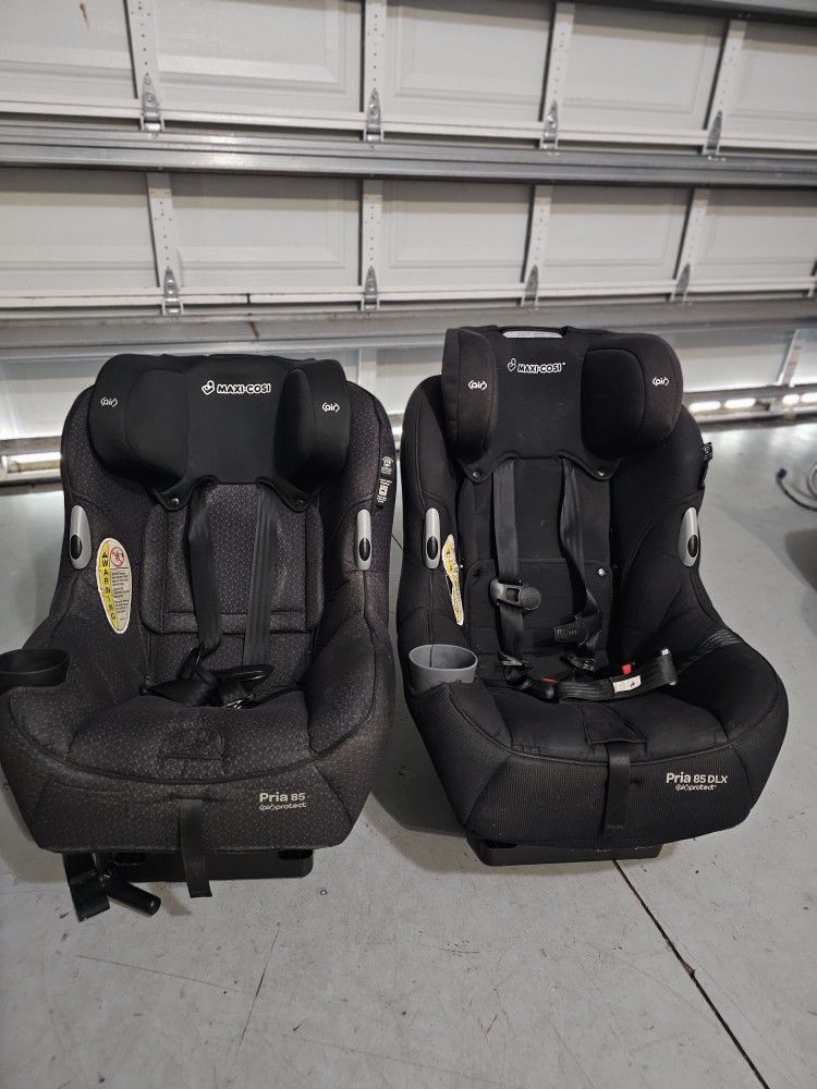2x Maxi Cosi Baby Car Seats