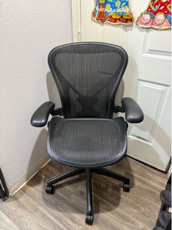 Herman miller Aeron ( SIZE B ) Office Chair !!