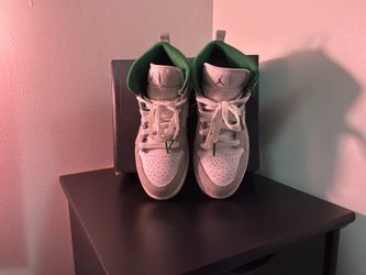 Air Jordan, green and white, Size 3