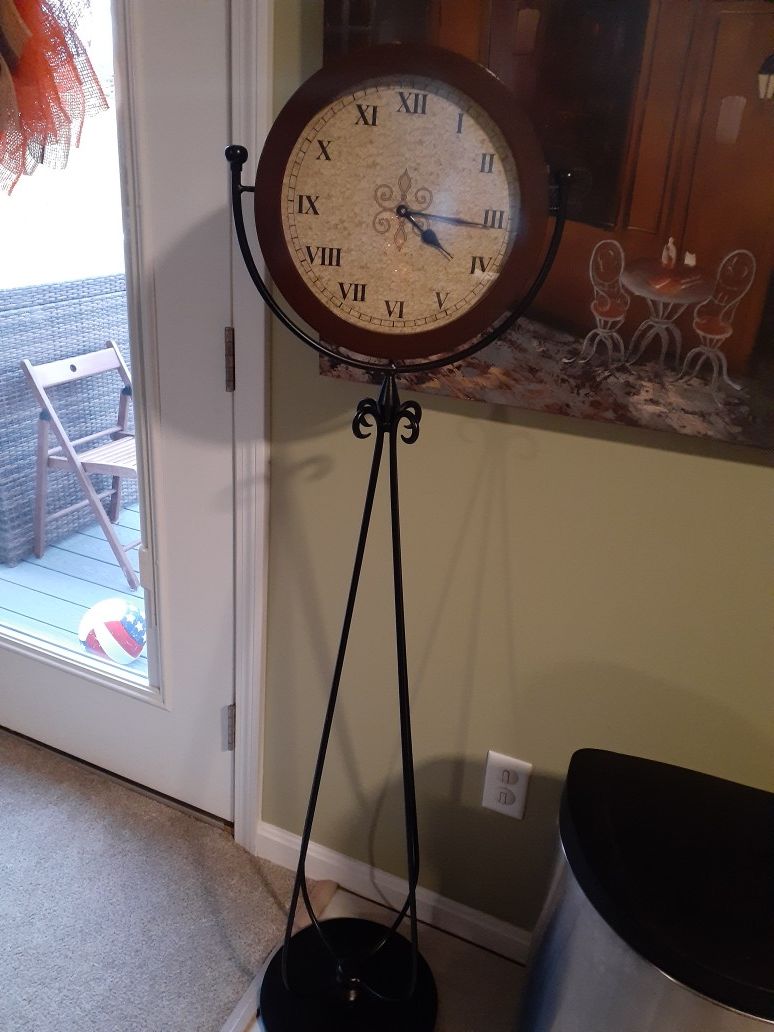 Pier one clock