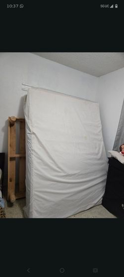 Queen size. Bed and wood frame. Base