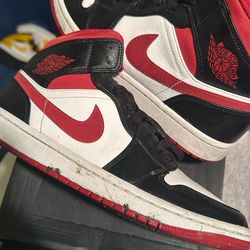 Jordan 1 Mid Red Black