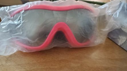 Dog Goggles UV Protection for Small to Medium Breed, Dog Sunglasses Windproof Anti-Fog Dustproof Snowproof, for Outdoor Riding with adjustable straps