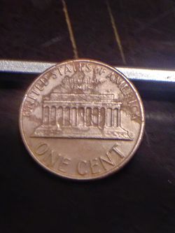 Copper /SMALL Date/1982 D copper penny with die super errors