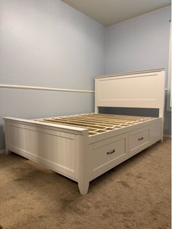 Almost HALF OFF Pottery Barn  Hampton Full Size Storage Bed, Simply White (like new!)