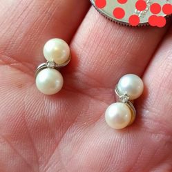$200! Awesome 14k White Gold Pearl Diamond Earrings 