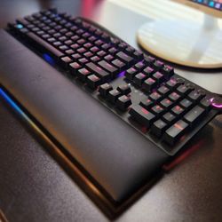 Razer Huntsman V2 Analog Gaming Keyboard (Like New)