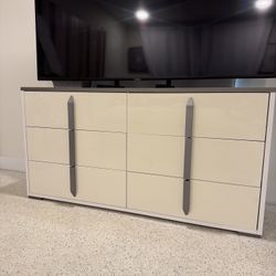 3-Piece Bedroom Furniture Set (Large Dresser & 2 Nightstands)