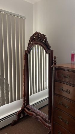 Floor standing swivel mirror Victorian circulated 1860s to 1880s