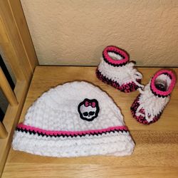 0-3 Months Crocheted Hat & Booties Set