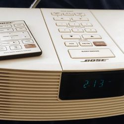 Classic Bose Stereo AM FM Radio With Remote Control