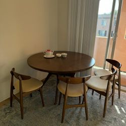 Dinning Table with 4 Chairs