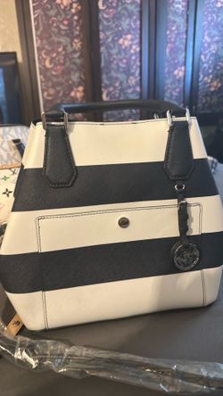 Bolsa MK nueva nunca usada es mediana