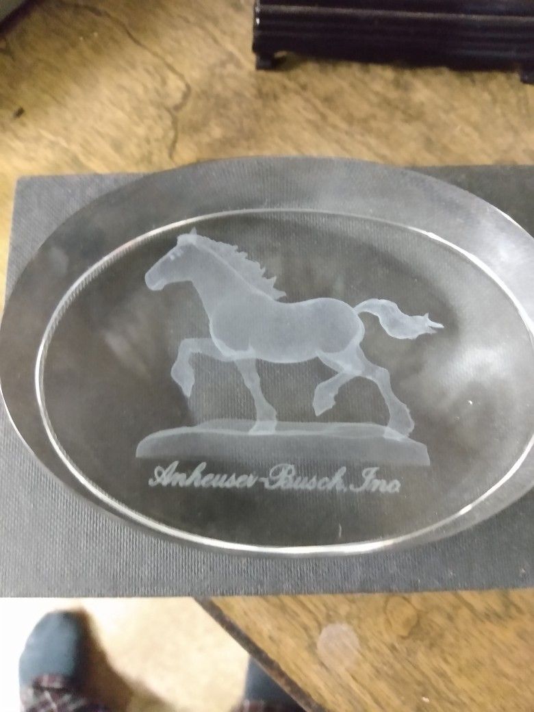ANHEUSER-BUSH INC. GLASS PAPERWEIGHT WEIGHS 1 LB. 7 OZ. HORSE, CLYDESDALE