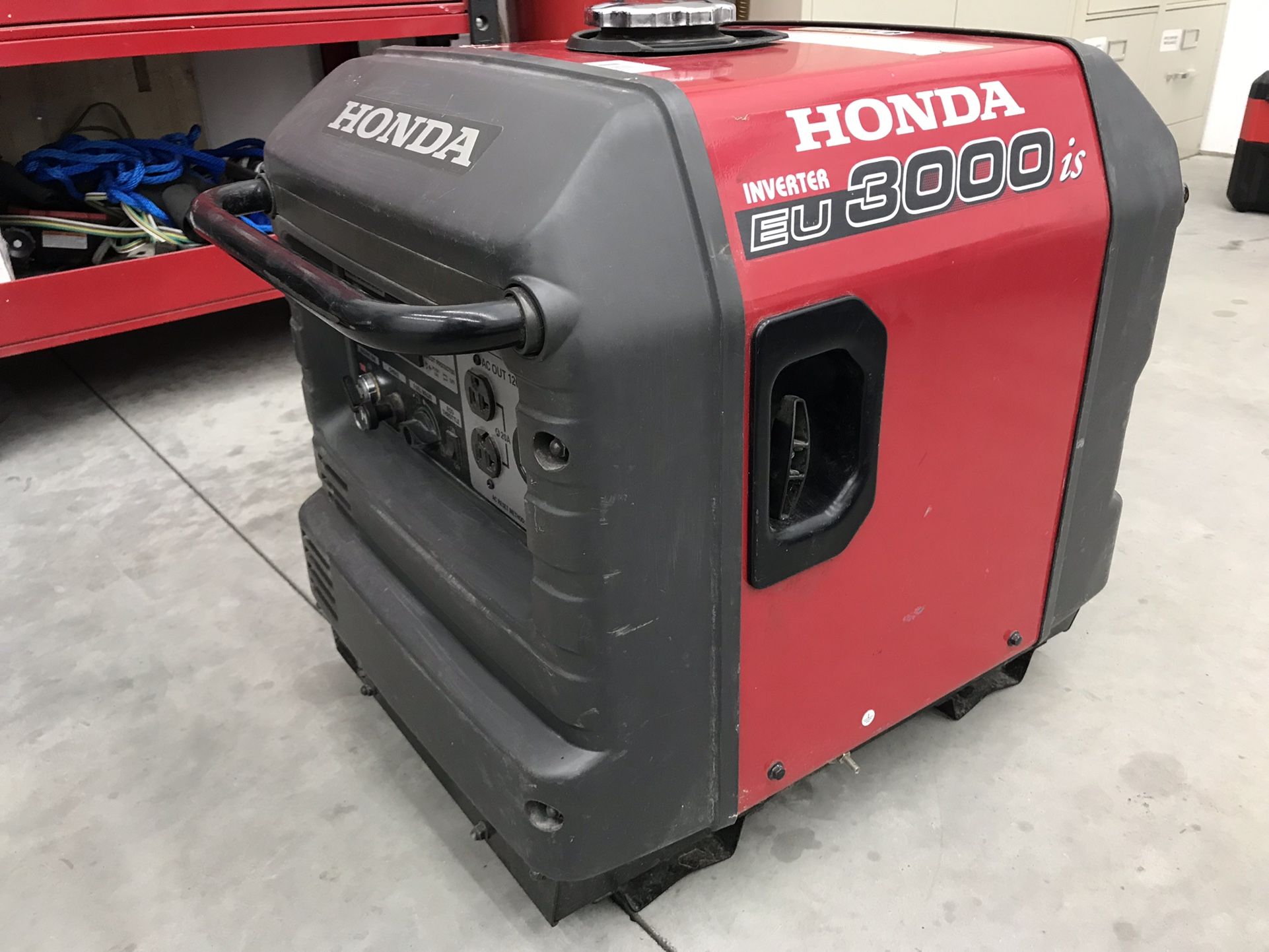 Honda Eu3000is Whisper Quiet Generator / Inverter