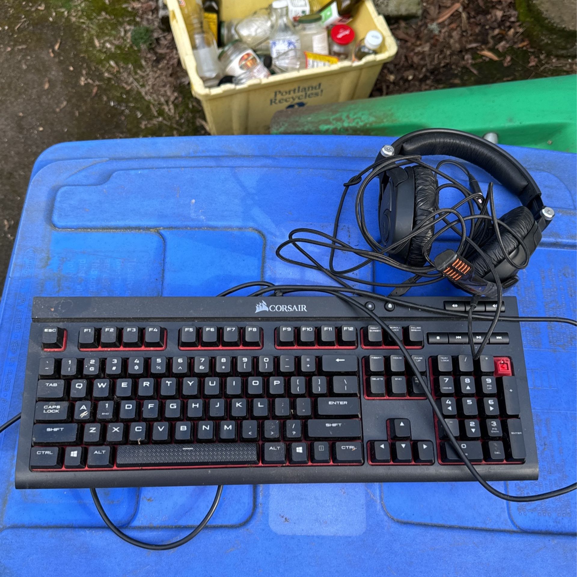 Corsair Gaming Keyboard + Seinhiser Headset