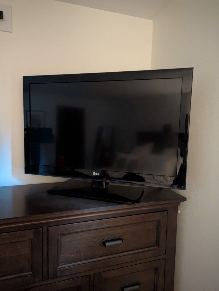 37 Inch LG TV