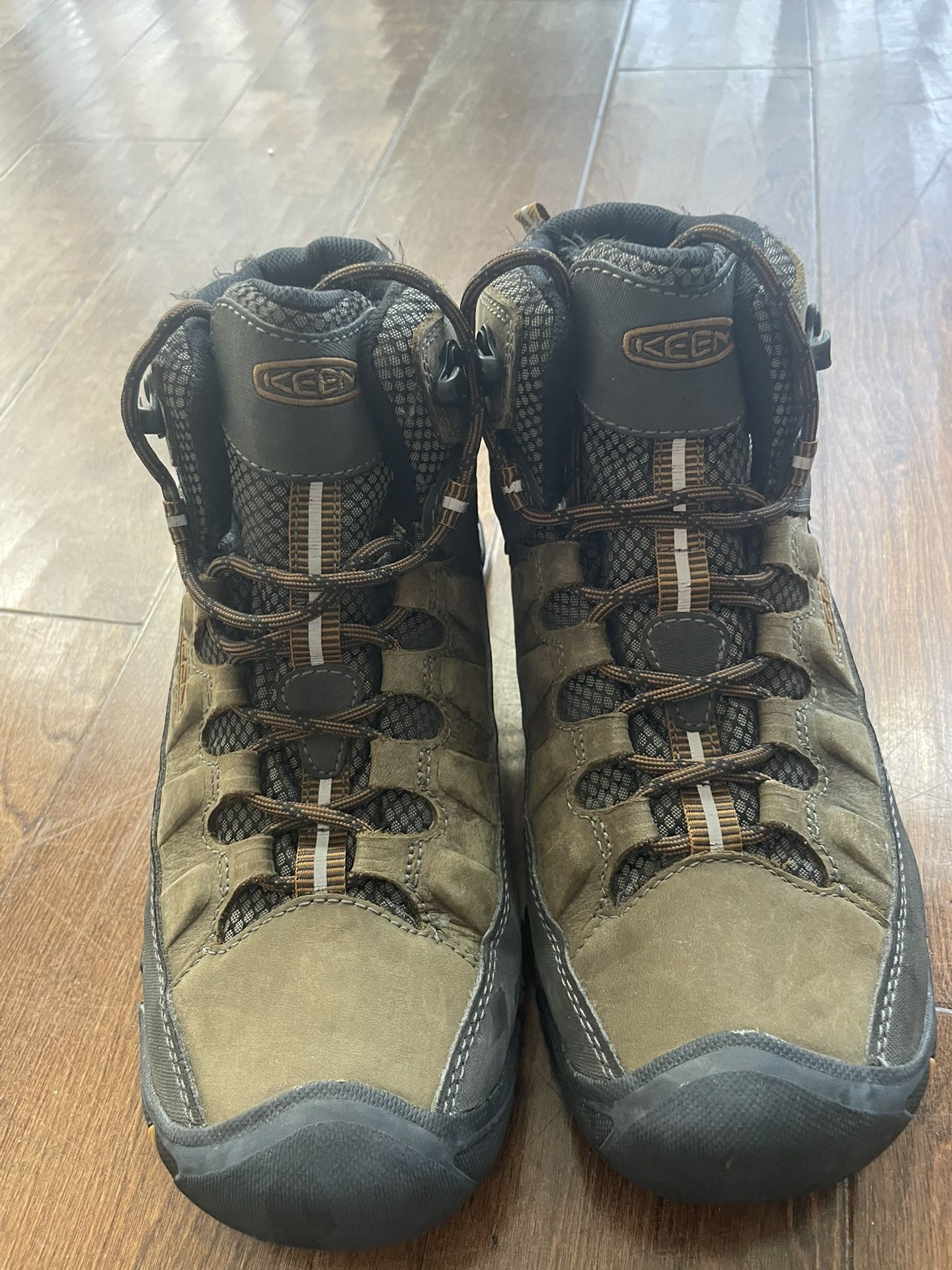 HIKING BOOTS - KEEN