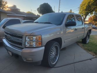 Chevrolet Silverado Crew Cab Pickup Truck