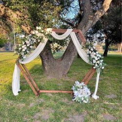 decision dream Bespoke Ceremony Arches – Shape Your Ideal Wedding!