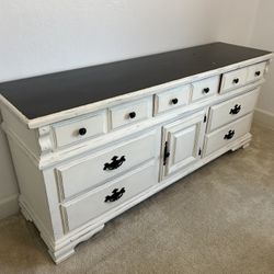 9 Drawer Dresser All Ceder Lined