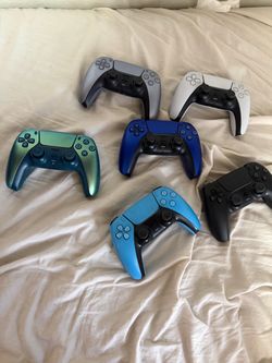 PS5 controllers