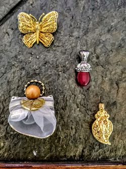Charms & Pins 💎🦋😇🦉✨