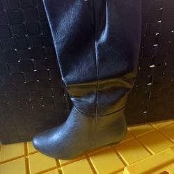 New Women’s Boots Size 9