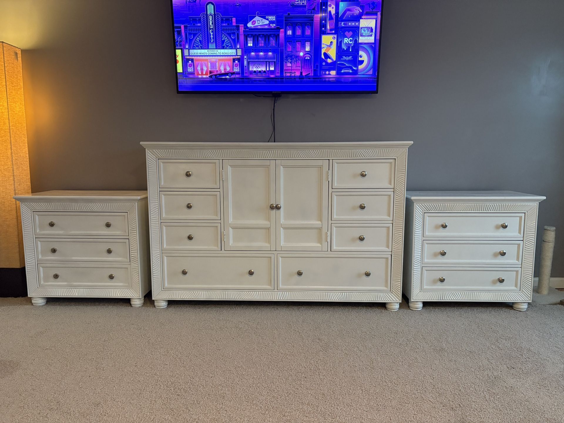 Solid Wood  3 Piece Dresser Set And Matching Nightstands 