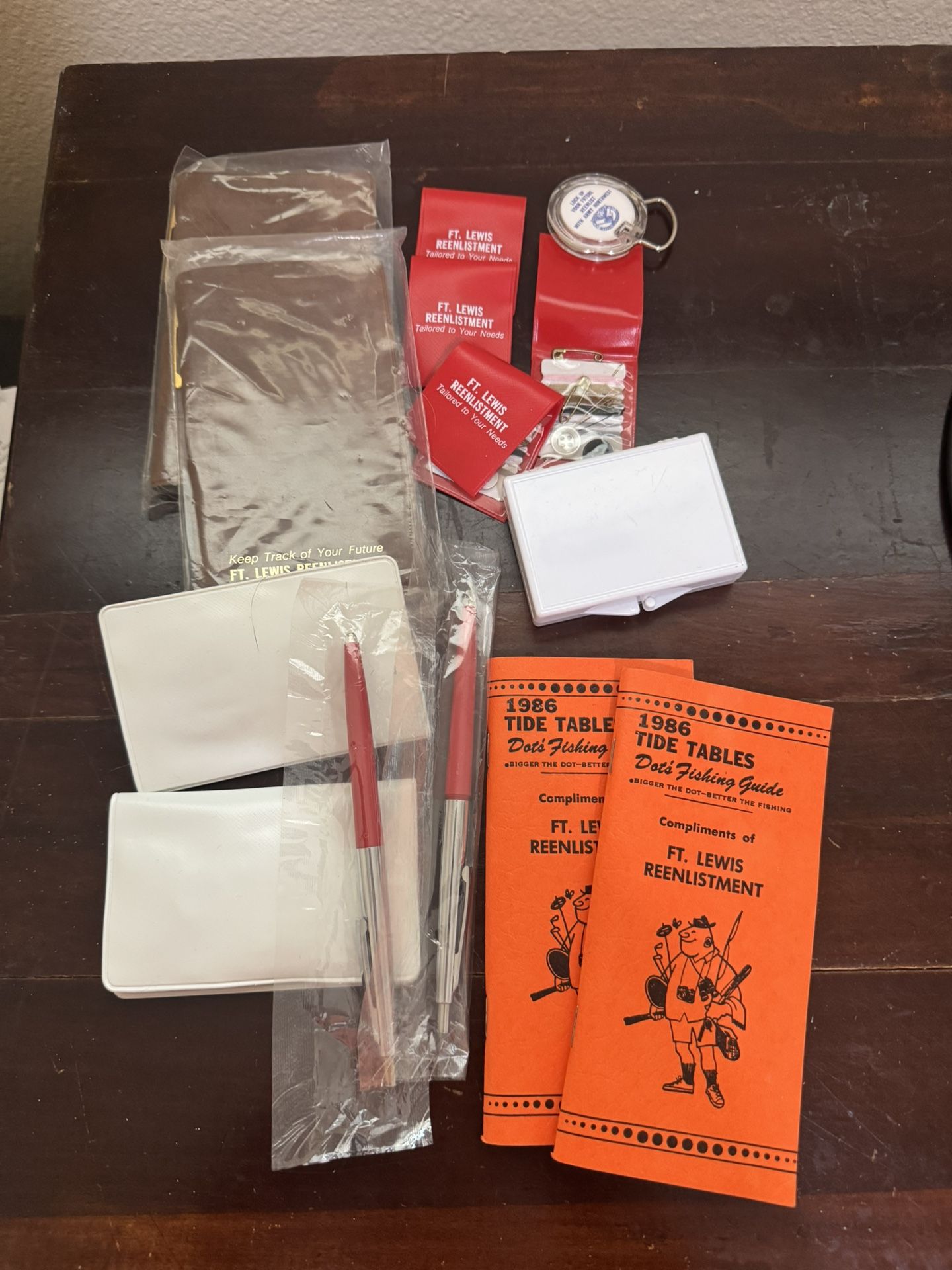 US Army Ft Lewis Washington State Pens, Sewing Kits And Other Memorabilia