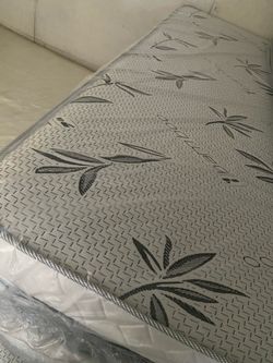 Full mattress with Boxspring (hablamos español)