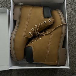 NEW Classic Tan Work Boots - Women’s 7 / Men’s 5.5