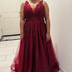 Dress Size XL but Fits Like A Large. Sweet 16 / Prom 