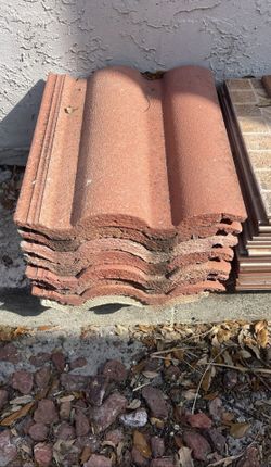 Vanguard Roll Roof Tile In Excellent Condition 