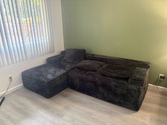 "New" Kopsee boneless couch