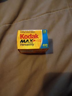 Kodak Max Versatility 400 Film Roll 24 Exposures 35mm Color (expiration 9/2006)