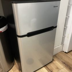 Mini Fridge/freezer Combo 