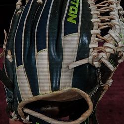 Easton Mako Softball Glove