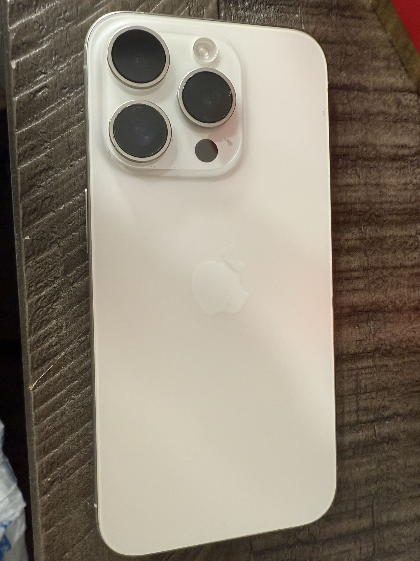 Iphone 15 pro White