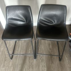2 Black counter Stools Faux Leather 